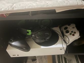 Xbox series S and Curved Samsung Gaming monitor