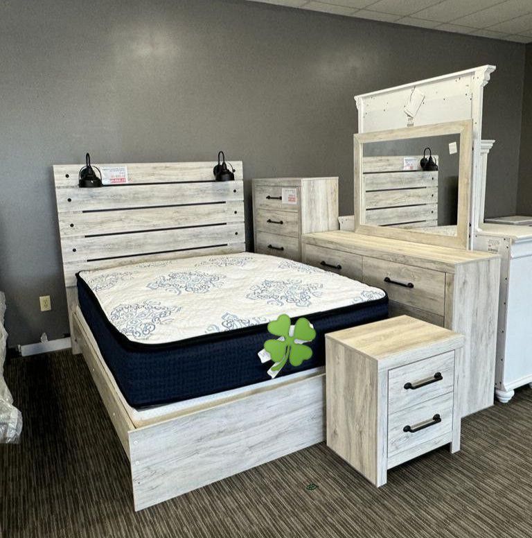 🍀Come And Test İt/4-piece includes bed, dresser, mirror, and nightstand./Queen Panel Bedroom Set 