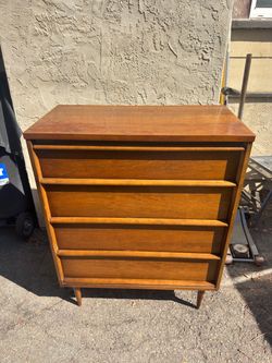 Vintage MCM Bassett 4 drawer dresser