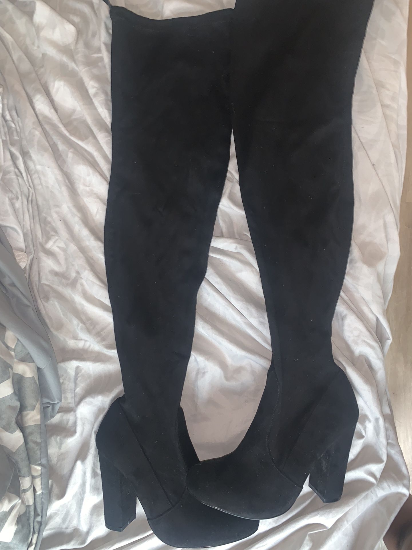 FASHIONOVA KNEE HIGH BOOTS FOR SALE (NEW)