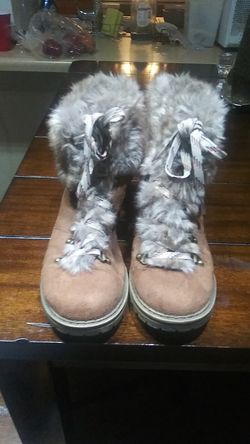 Fur boots, female