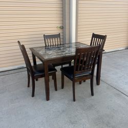 Beautiful Dining Table Set (Delivery Available)
