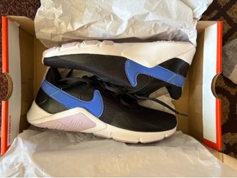 Nike Legend Essential 2 For Women Size 8
