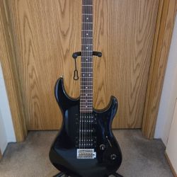 Yamaha ERG 121 Guitar, Cable, Picks, Strap