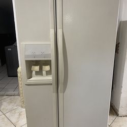 Whirlpool Refrigerator beige 33 Inch 