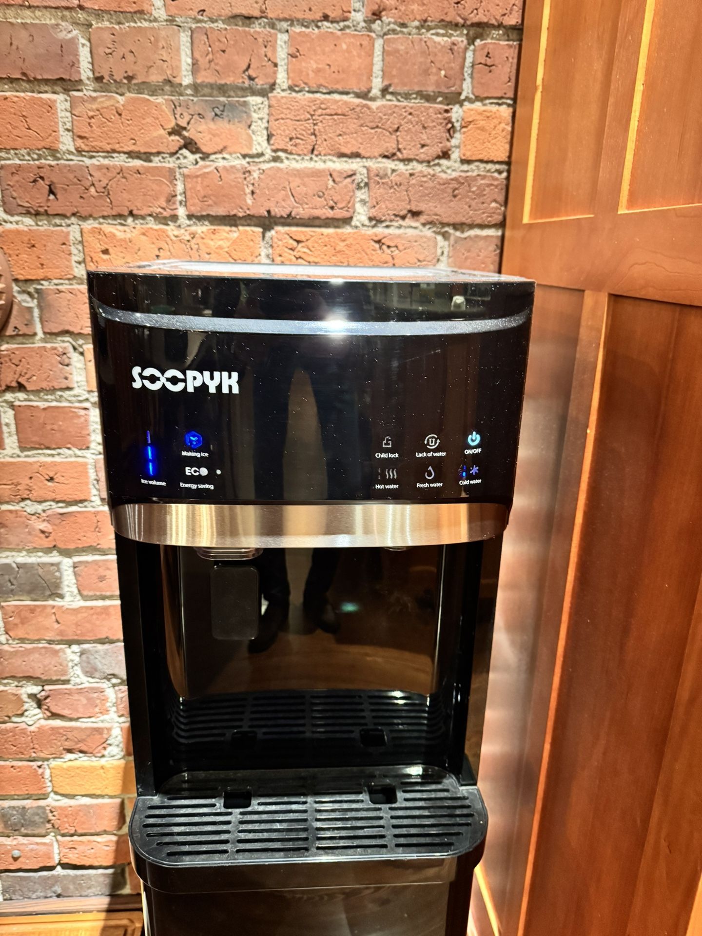 Hot /Cold Water Cooler with Ice Maker