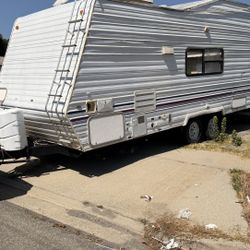 1999 23 foot Wildwood Toyhauler