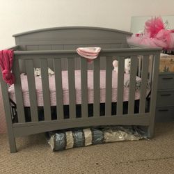 Baby Crib/Daybed  & Changing Table