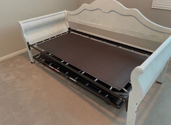 Solid wood sleigh trundle