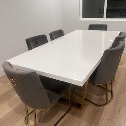 table with 6 chairs
