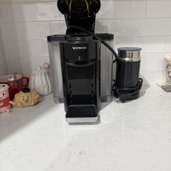 Nespresso Coffee Maker With Frother 