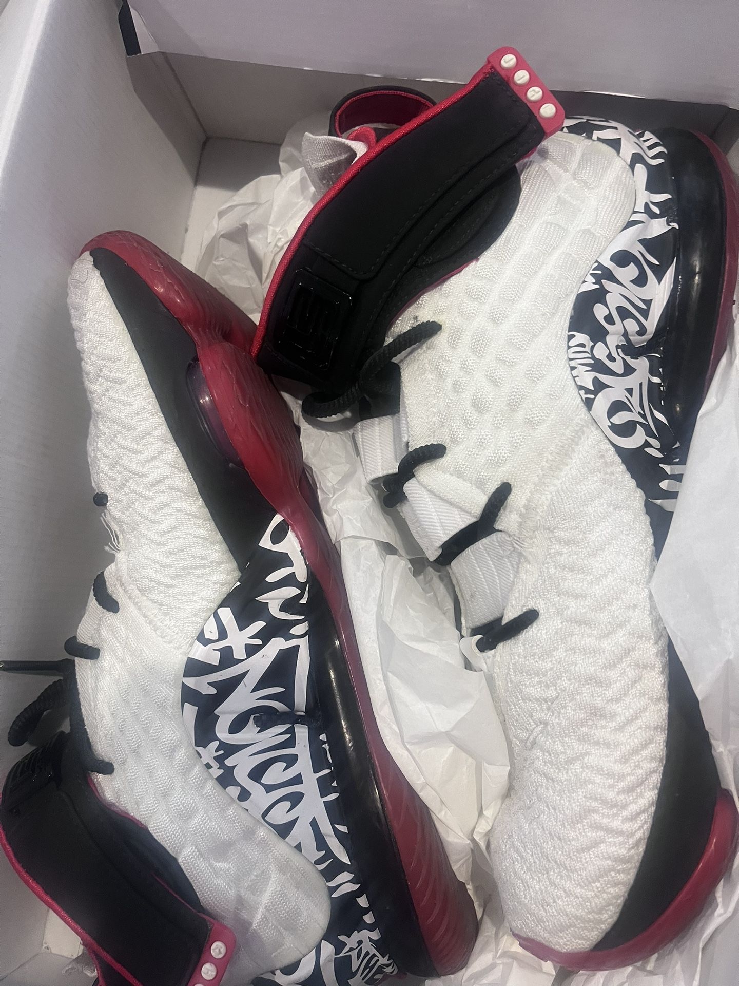 17 Graffiti Nike Lebron 17 Sneakers Nike LeBron 17 Graffiti