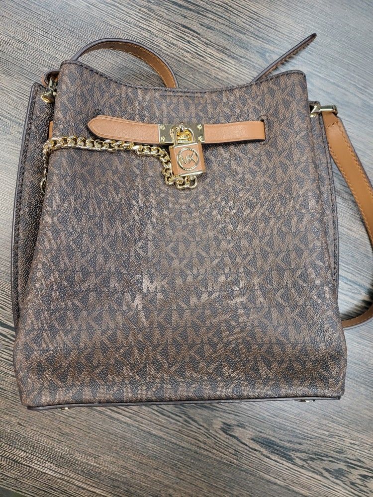 Michael KOR Medium Leather Messenger Bag
New