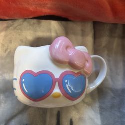 Sanrio Hello Kitty Coffee Mug Sunglasses & Bow New