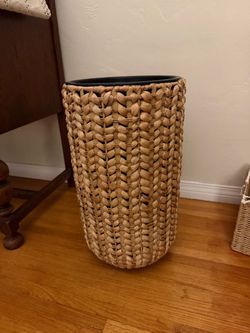 Wicker planter