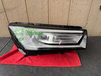 2018 2019 2020 AUDI Q5 RIGHT SIDE HEADLIGHT LED OEM USED