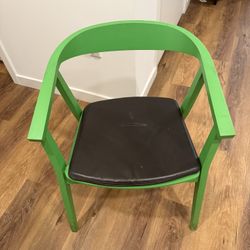 🪑 IKEA Modern Accent Chair – $25 (Los Angeles / K-Town)