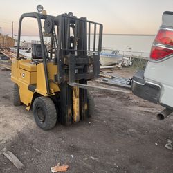 90 Gas Caterpillar Forklift  4000Lbs