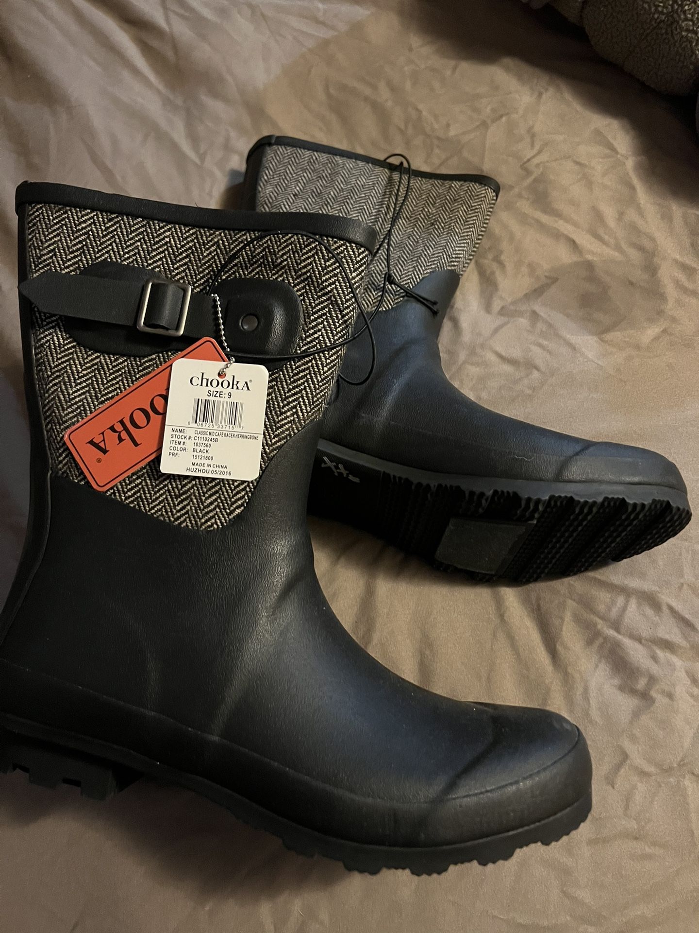 Rain Boots Size 9 30$