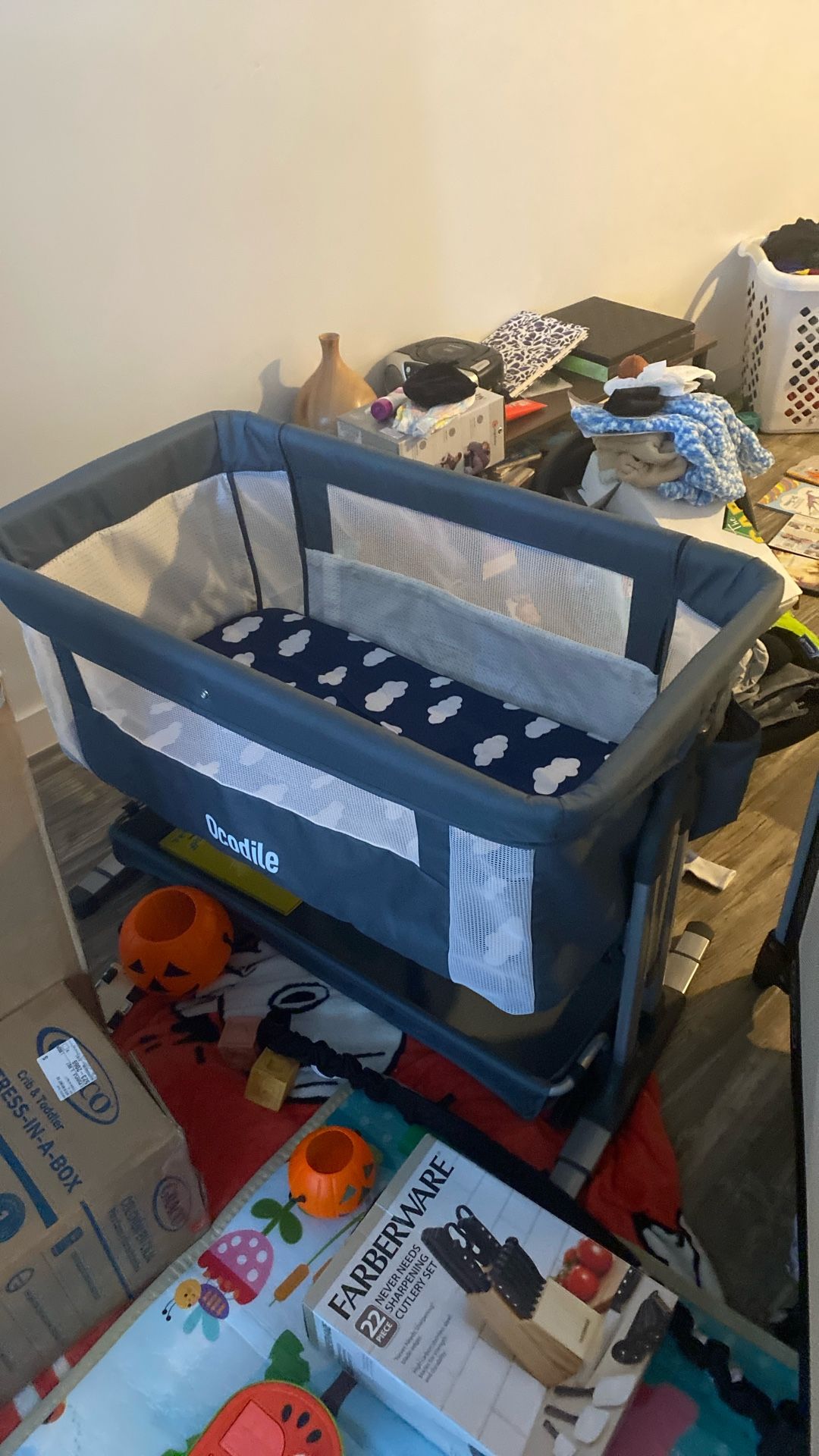 Bassinet With Drop Side