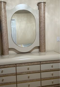 Beautiful unique Queen size Bedroom Furniture