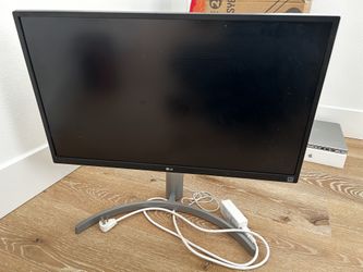 🖥️ LG 27” 4K UHD Monitor (27UL550-W) – Like New