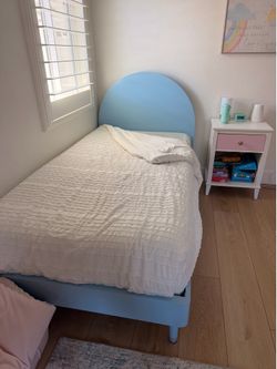 West elm twin kid bed frame - great condition