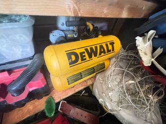 Heavy duty 4 gallon compressor Dewalt