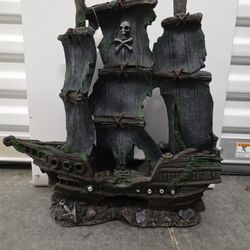Pirate Ship Wreck Fish Tank Decoration 