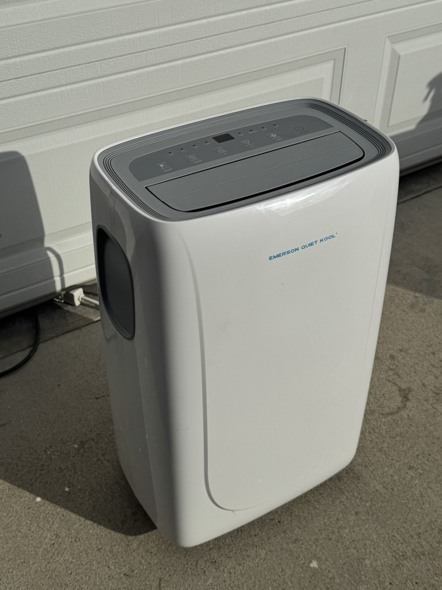 Portable Air Conditioner/Dehumidifier (Emerson Quiet Kool)