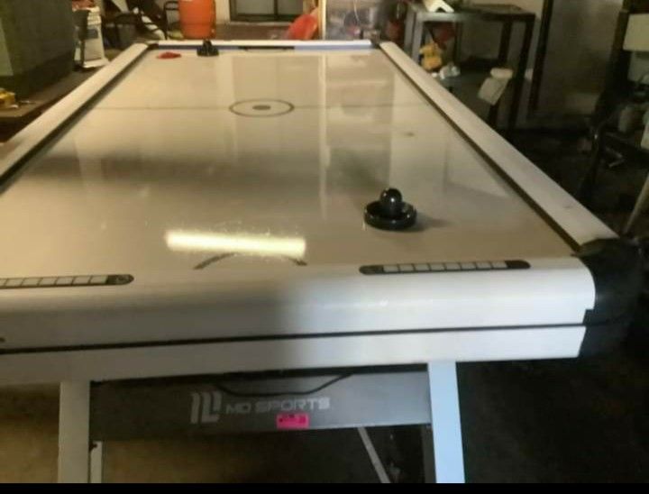 Air Hockey Table