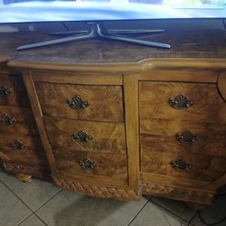 Dresser For Sale "Beautiful" Antique. 