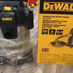 DeWalt 8 Gallon Wet/Dry Vacuum