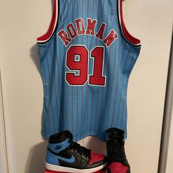 Jordan 1 OG Unc to Chi Size 10  Men with Rodman Jersey Size XL