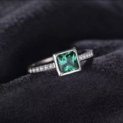 Emerald Silver Ring S925 Sz 7 & 8