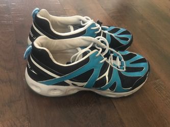 Shoes size 8 for ladies pickup In Southwest Bakersfield