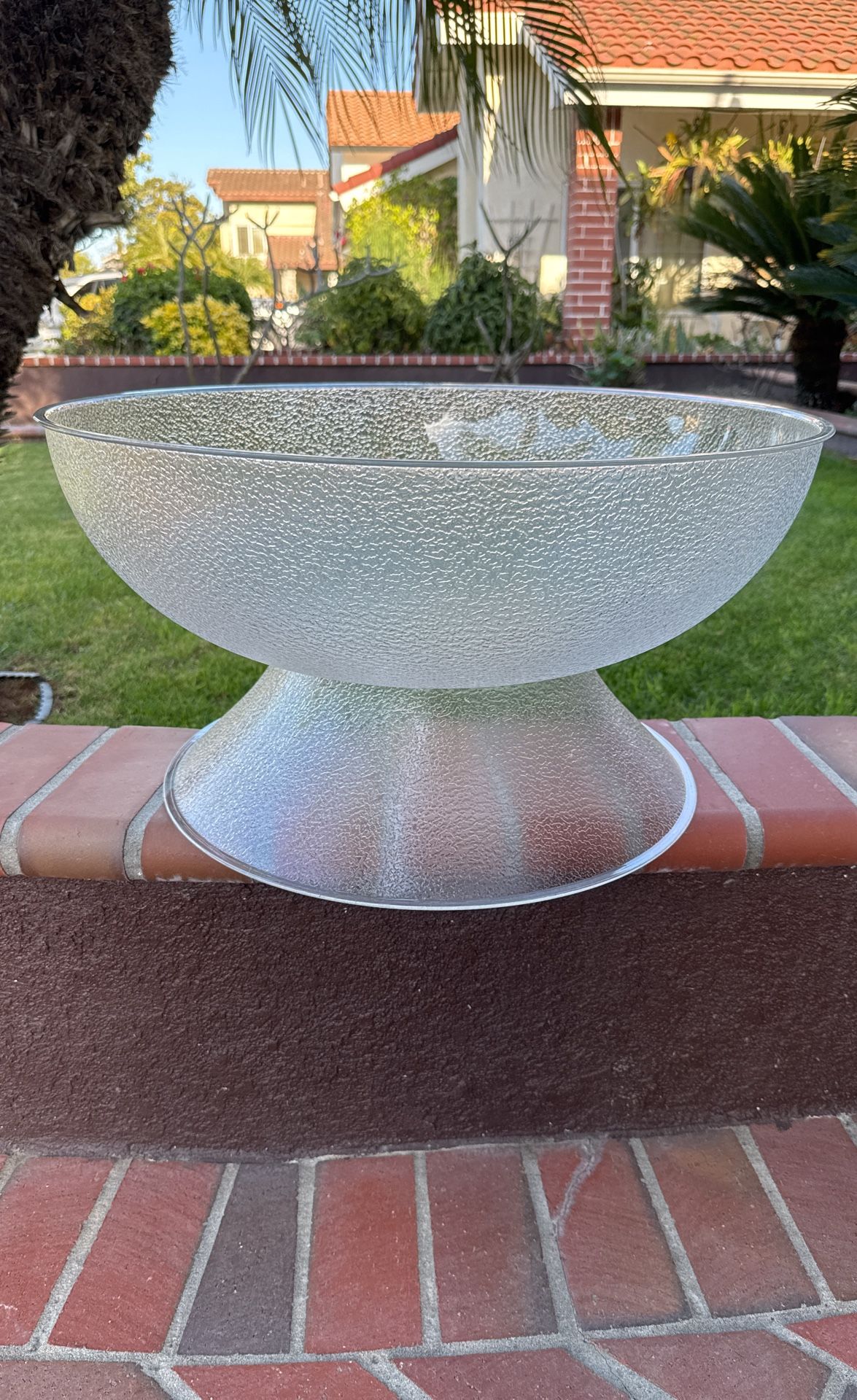 Cambro Pedestal Punch Bowl 23”