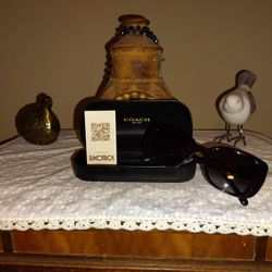 *****BEAUTIFUL DESIGNER COACH WOMAN SUNGLASSES****