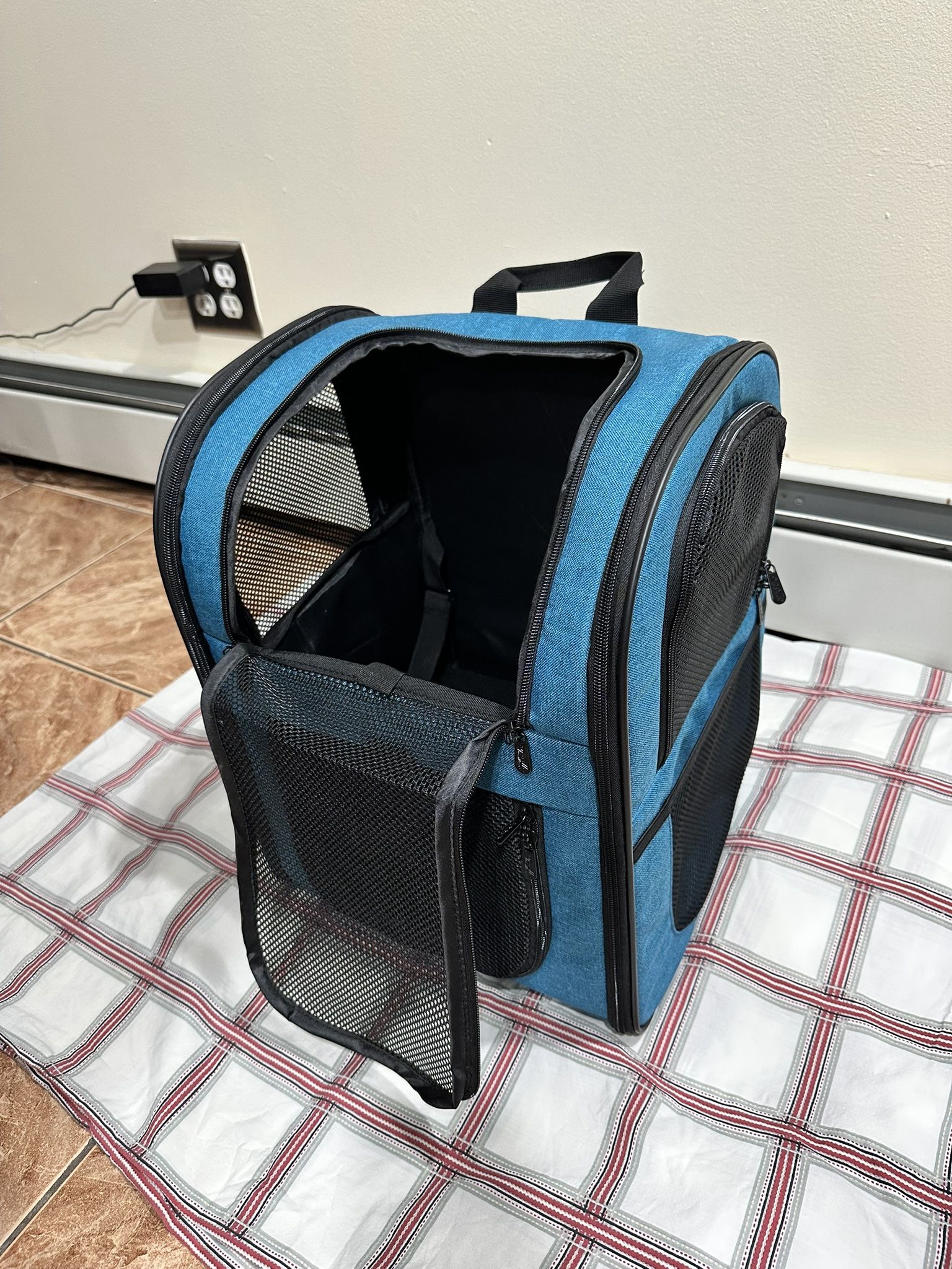 New Pet Carrier Backpack