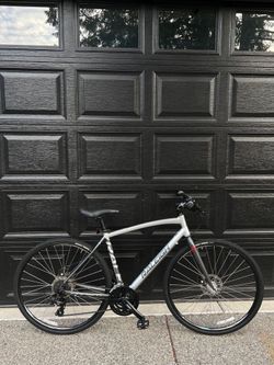 Raleigh Cadent 2 Hybrid Bike
