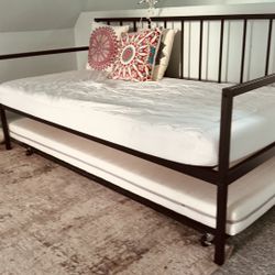 Twin Bed with extra bed