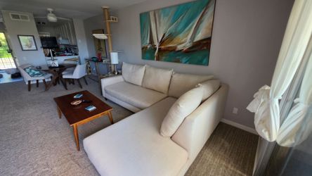 Jerome's 2-Piece Sectional with Right-Facing Chaise