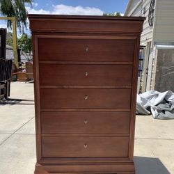 Dresser