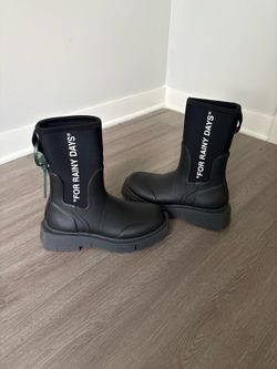 Off white boots