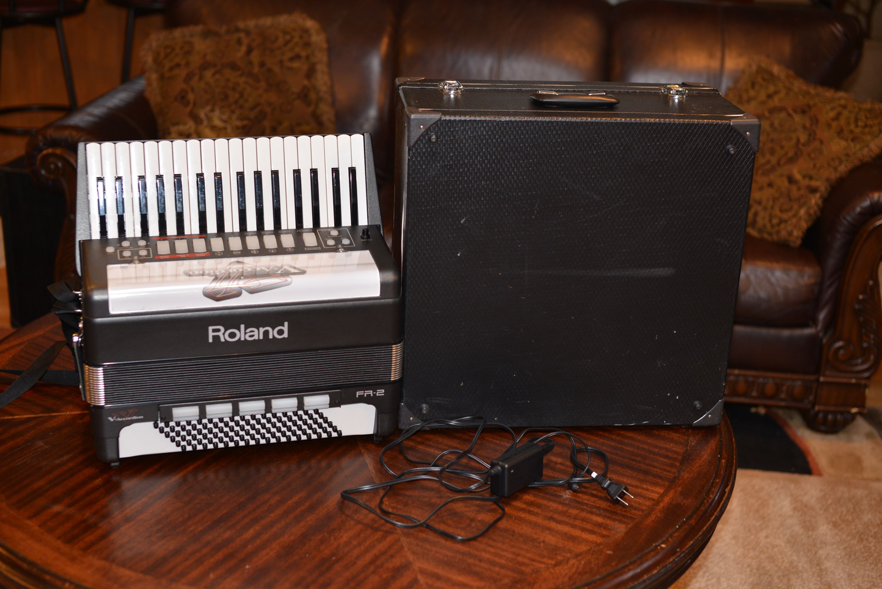 Roland fr2 $1099 digital electric accordion