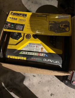 Champion 4550W Dual Fuel Portable Generator