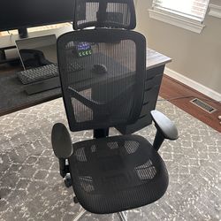 Office chair in excellent condition.