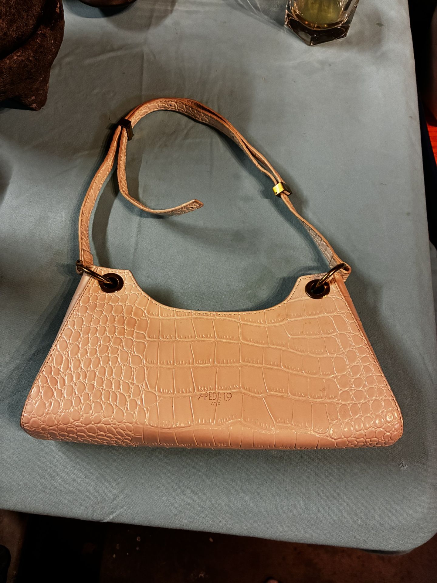 Apede 1.9 mod Croc Embossed Bag - White