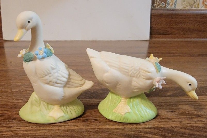 2 Ceramic Geese