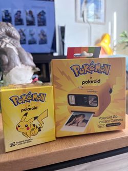Pokemon x Polaroid Pikachu Camera + 16 Polaroid Film